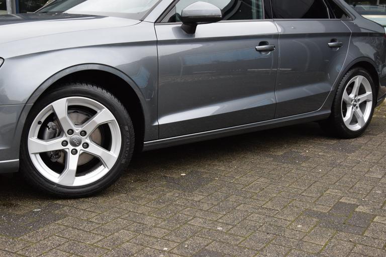Audi A3 Limousine 30 116PK TFSI Sport Lease Edition Automaat | NL-Auto | BOVAG Garantie | Stoelverwarming | 17" Velgen | Naviatie | LED-Koplampen | PDC Achter | afbeelding 15