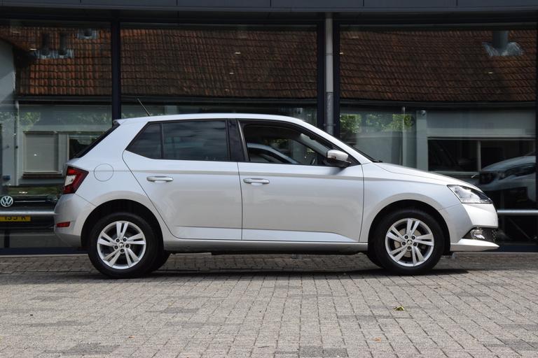 Skoda Fabia 1.0 TSI 96PK Online Edition | Org. NL | BOVAG Garantie | 15'' Velgen | All Season Banden | Apple Carplay / Android Auto | PDC Achter | Cruise & Climate Control | afbeelding 5