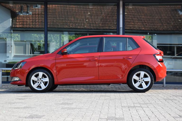 Skoda Fabia 1.2 TSI First Edition Ambition | Org. NL | BOVAG Garantie | Panoramadak | Cruise & Climate Control | Bluetooth Telefoonverbinding | PDC Achter | DAB Radio | afbeelding 4