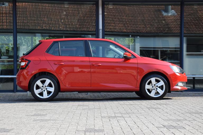 Skoda Fabia 1.2 TSI First Edition Ambition | Org. NL | BOVAG Garantie | Panoramadak | Cruise & Climate Control | Bluetooth Telefoonverbinding | PDC Achter | DAB Radio | afbeelding 5