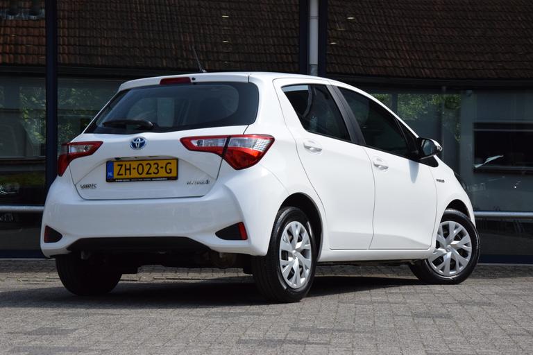 Toyota Yaris 1.5 Hybrid Active Automaat | Org. NL | BOVAG Garantie | Achteruitrijcamera | Bluetooth | Cruise & Climate Control | Multifunctioneel Stuur | Lane Assist | afbeelding 2