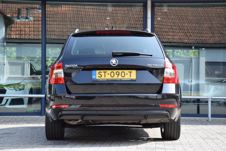 Skoda Octavia Combi 1.5 TSI 150PK Ambition Business | Org. NL | BOVAG Garantie | Navigatie | Half Lederen Bekleding | 17'' Velgen | PDC Voor&Achter | Stoelverwarming | DAB Radio | afbeelding 12