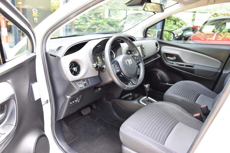Toyota Yaris 1.5 Hybrid Active Automaat | Org. NL | BOVAG Garantie | Achteruitrijcamera | Bluetooth | Cruise & Climate Control | Multifunctioneel Stuur | Lane Assist | afbeelding 9