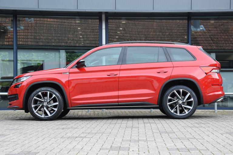 Skoda Kodiaq 1.5 TSI Sportline Business | NL-Auto | BOVAG Garantie | Trekhaak | 20'' Velgen | Full LED | Elektrische Kofferklep | Camera + PDC | Virtual Cockpit | Stoelverwarming | afbeelding 4