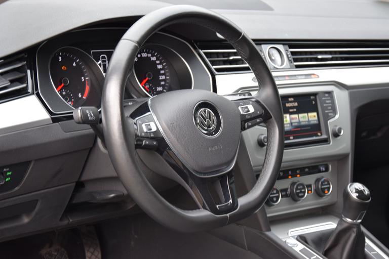 Volkswagen Passat Variant 1.6 TDI 120PK Business Edition | Org. NL | incl. Nieuwe distributieriem | Trekhaak | Full LED | Navigatie | PDC Voor&Achter | Bluetooth | Cruise & Climate Control | afbeelding 17