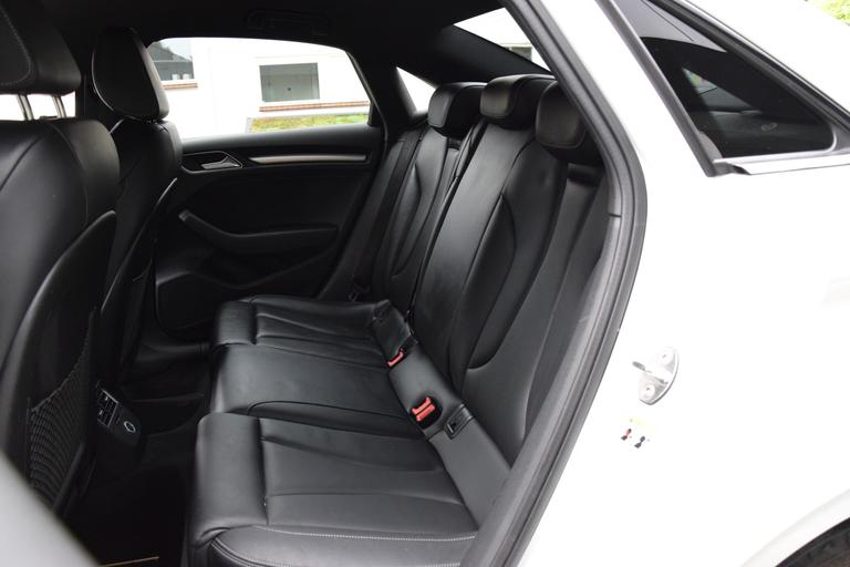 Audi A3 Limousine 35 TFSI CoD Sport S Line Edition S-Tronic Automaat | NL-Auto | BOVAG Garantie | Navigatie | Full LED | Apple Carplay | 18'' Velgen | Sportstoelen | Volledig Lederen Bekleding | afbeelding 8