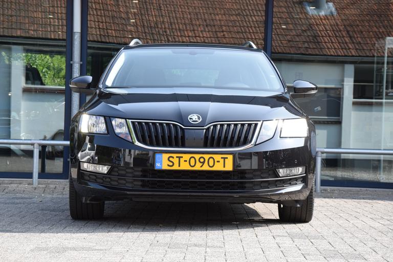 Skoda Octavia Combi 1.5 TSI 150PK Ambition Business | Org. NL | BOVAG Garantie | Navigatie | Half Lederen Bekleding | 17'' Velgen | PDC Voor&Achter | Stoelverwarming | DAB Radio | afbeelding 11