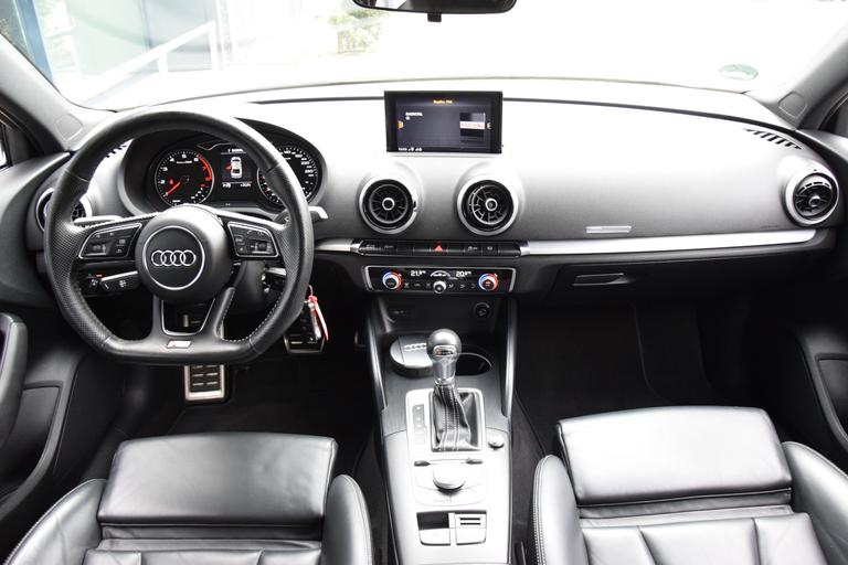 Audi A3 Limousine 35 TFSI CoD Sport S Line Edition S-Tronic Automaat | NL-Auto | BOVAG Garantie | Navigatie | Full LED | Apple Carplay | 18'' Velgen | Sportstoelen | Volledig Lederen Bekleding | afbeelding 6