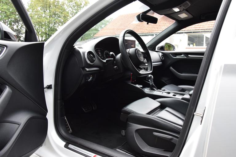 Audi A3 Limousine 35 TFSI CoD Sport S Line Edition S-Tronic Automaat | NL-Auto | BOVAG Garantie | Navigatie | Full LED | Apple Carplay | 18'' Velgen | Sportstoelen | Volledig Lederen Bekleding | afbeelding 9