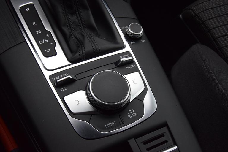 Audi A3 Limousine 30 116PK TFSI Sport Lease Edition Automaat | NL-Auto | BOVAG Garantie | Stoelverwarming | 17" Velgen | Naviatie | LED-Koplampen | PDC Achter | afbeelding 27