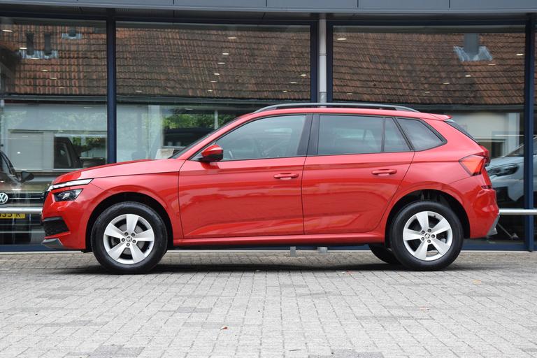 Skoda Kamiq 1.0 TSI Sport Business | Org. NL | BOVAG Garantie | BOVAG Garantie | Trekhaak | Achteruitrijcamera + PDC Achter | Cruise Control | Virtual dashboard | Stoelverwarming | Voorruit verwarming | afbeelding 4