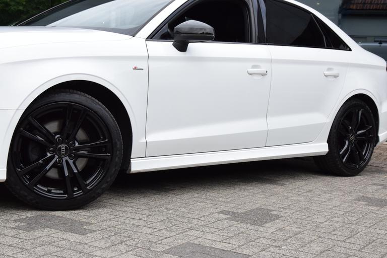 Audi A3 Limousine 35 TFSI CoD Sport S Line Edition S-Tronic Automaat | NL-Auto | BOVAG Garantie | Navigatie | Full LED | Apple Carplay | 18'' Velgen | Sportstoelen | Volledig Lederen Bekleding | afbeelding 17