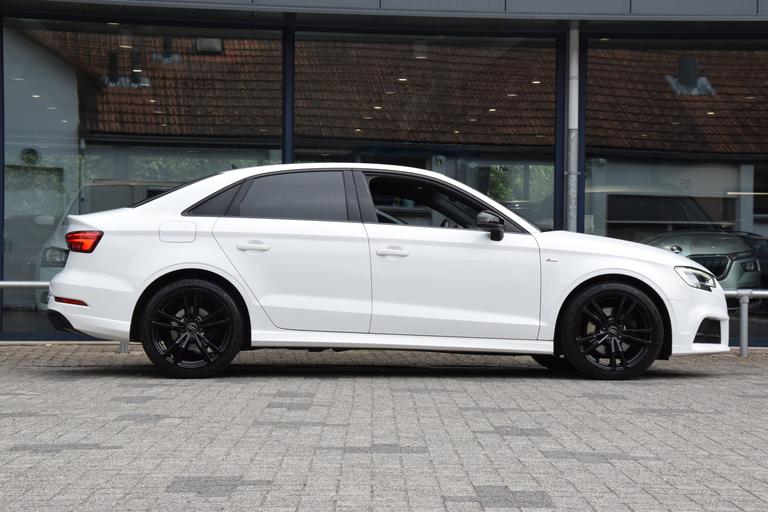 Audi A3 Limousine 35 TFSI CoD Sport S Line Edition S-Tronic Automaat | NL-Auto | BOVAG Garantie | Navigatie | Full LED | Apple Carplay | 18'' Velgen | Sportstoelen | Volledig Lederen Bekleding | afbeelding 5