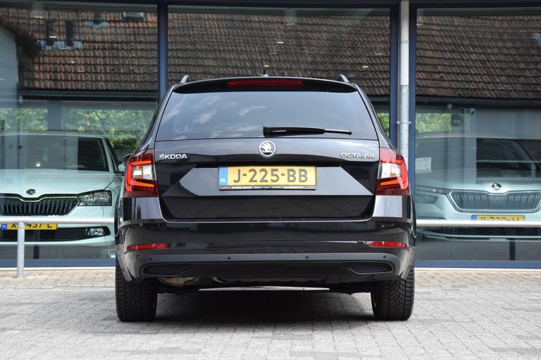 Skoda Octavia Combi 1.5 TSI 150PK Sport Business DSG Automaat | Org. NL | BOVAG Garantie | Navigatie | Verwarmbare Sportstoelen | Apple Carplay/Android Auto | PDC Achter | afbeelding 11